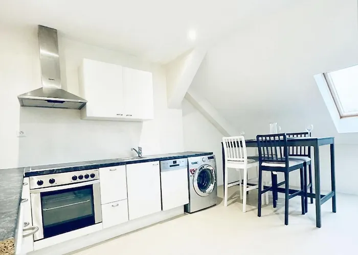 Daire Private In Shared 6br Aprt, With Shared Kitchen Near Center